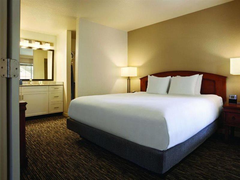 Отель Hyatt House Плезантон Экстерьер фото